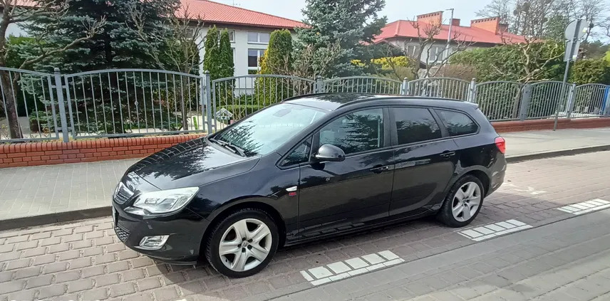 samochody osobowe Opel Astra cena 20400 przebieg: 241000, rok produkcji 2011 z Radziejów